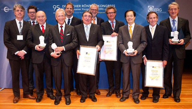 Sieben Ehrenmitgliedschaften von DRG und ÖRG wurden beim RöKo verliehen.