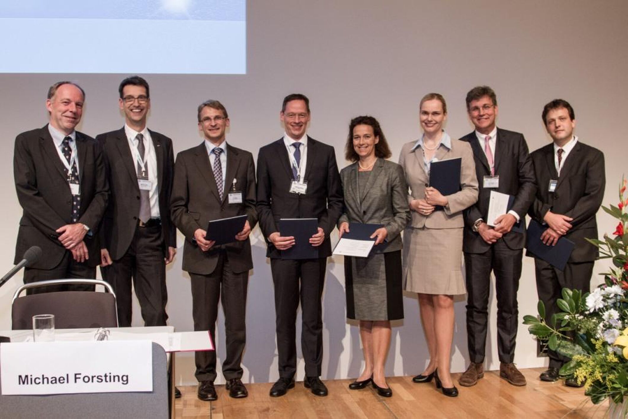 Von links nach rechts: M. Forsting, M. Uder, J. Lotz, J. Weßling, B. Madsack, B. Ertl-Wagner, G. Voshage, A. Malich