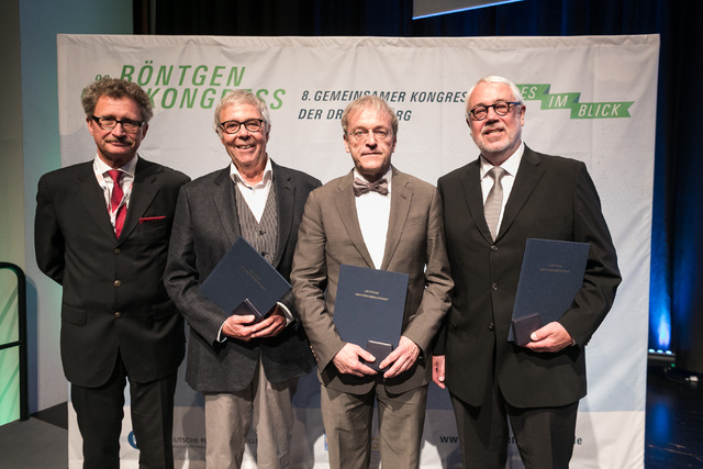 v.l.n.r.: Prof. Dierk Vorwerk mit Dr. med. Jürgen Fischer, Prof. Dr. med. Bernd Haubitz und Dr. med. Rudolf Kaiser