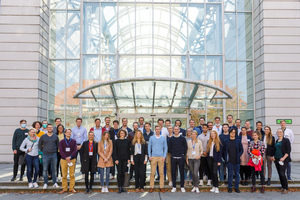 Die Teilnehmerinnen und Teilnehmer des Forscher für die Zukunft-Programms in Berlin.