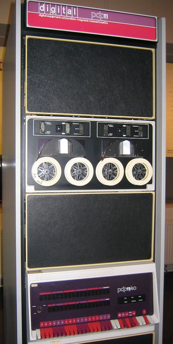 DEC PDP-11 (1970) - 16-Bit Minirechner. Sammlung Deutsches Röntgen-Museum (Leihgabe Computermuseum Stuttgart) 